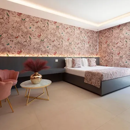 马塞里亚极乐世界旅馆